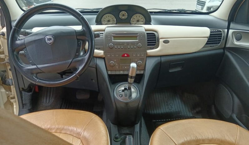Lancia Ypsilon 1.4i Platinum 95cv Auto. lleno