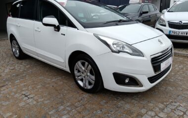 Peugeot 5008 Style 7pl 120cv