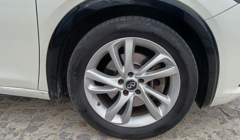 Infiniti Q30 Premium 2.2cdi 170cv 7G lleno