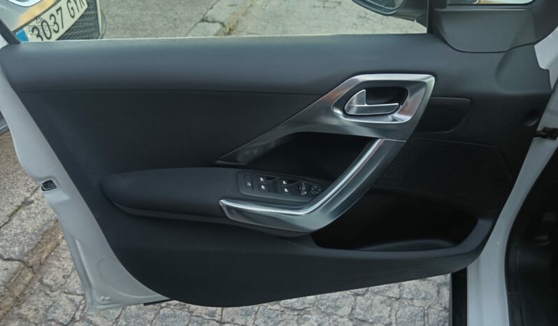 Peugeot 2008 Allure Auto. 4×2 110cv. lleno