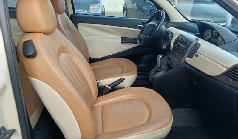 Lancia Ypsilon 95cv Platinum. lleno