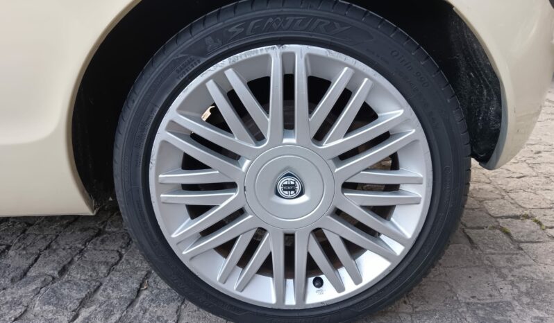 Lancia Ypsilon 95cv Platinum. lleno