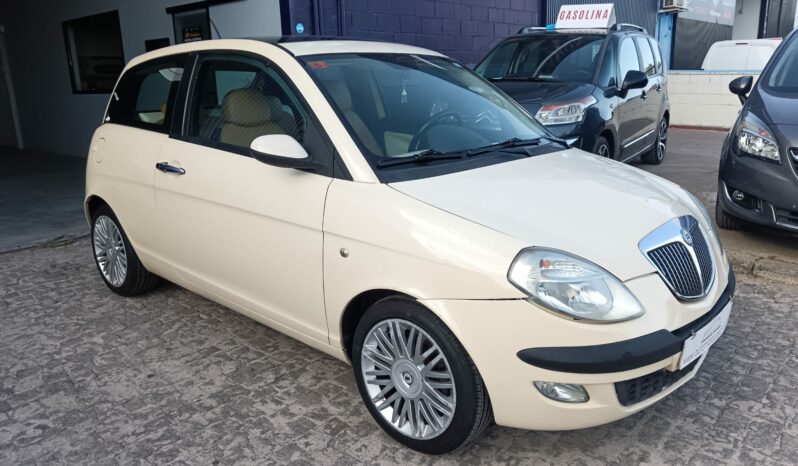 Lancia Ypsilon 95cv Platinum. lleno