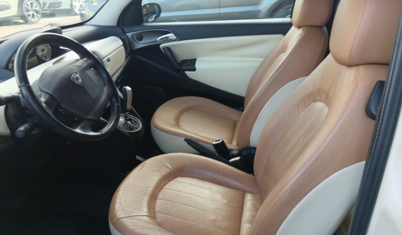 Lancia Ypsilon 95cv Platinum. lleno