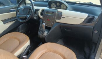 Lancia Ypsilon 95cv Platinum. lleno