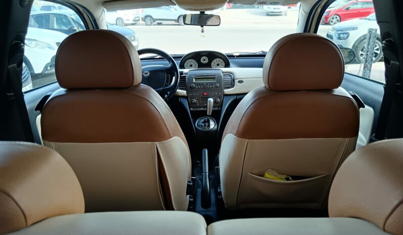 Lancia Ypsilon 95cv Platinum. lleno