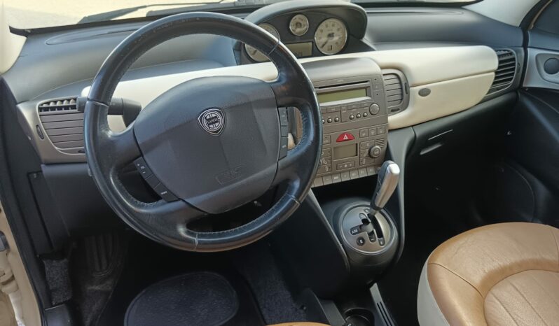 Lancia Ypsilon 95cv Platinum. lleno