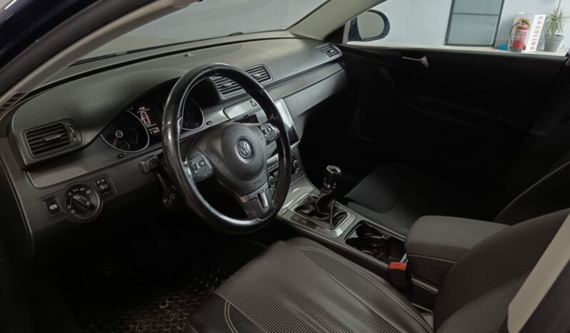 VOLKSWAGEN PASSAT lleno