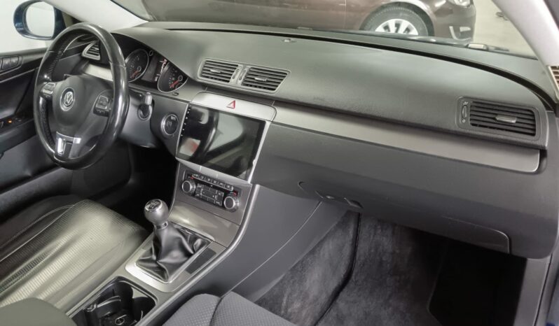 VOLKSWAGEN PASSAT lleno