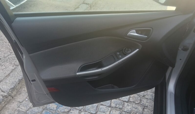 FORD FOCUS TREND lleno
