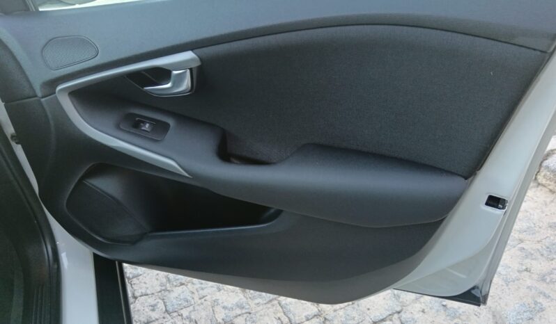 VOLVO V40 D2 CROSS COUNTRY lleno